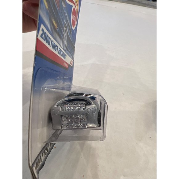 Hot Wheels 2000 First Editions 5 of 36 Collectable Car Deora II Toy Box Damage - Picture 5 of 10